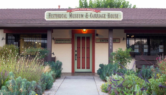 museum entrance photo